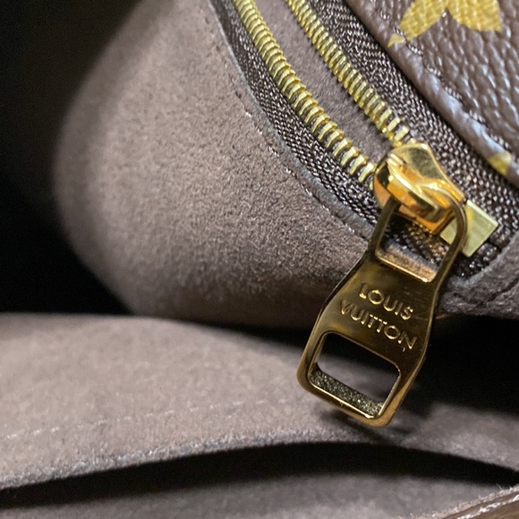 Like New Louis Vuitton Métis Hobo Reverse Monogram Canvas authentic - Picture 9 of 16